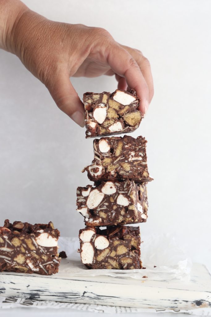 These gluten-free no bake rocky road squares are simply so easy to make and are the perfect recipe if you love chocolate and marshmallows.
