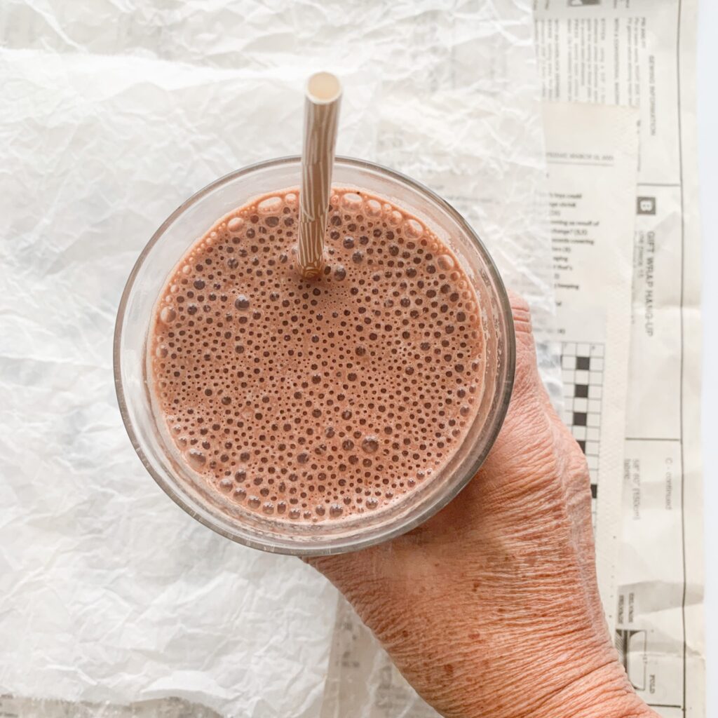 A healthy and filling gluten-free chocolate banana smoothie that is perfect for breakfast, snack or post workout drink.