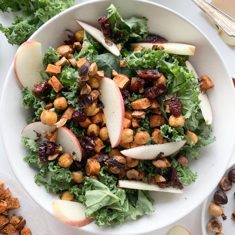 All the best fall flavours in this big beautiful gluten-free kale salad.