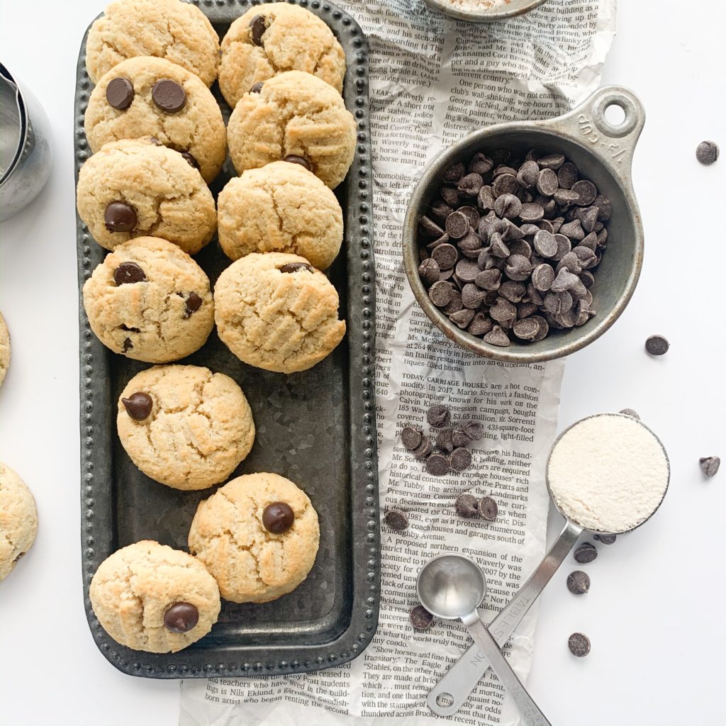 Keto chocolate chip cookies
