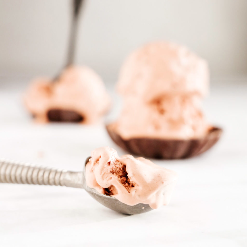 If you are looking for a keto chocolate ice cream that is rich, creamy and dreamy THIS IS IT.