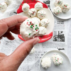 A delicious, slightly sweet, no-bake, gluten-free and protein packed treat that tastes just like a snickerdoodle cookie. Dip in white candy melts and you have a fun, festive, healthyish gluten-free treat for the holidays.